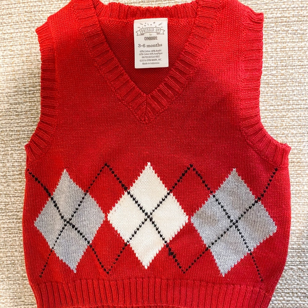 Like new Gymboree sweater vest 3/6